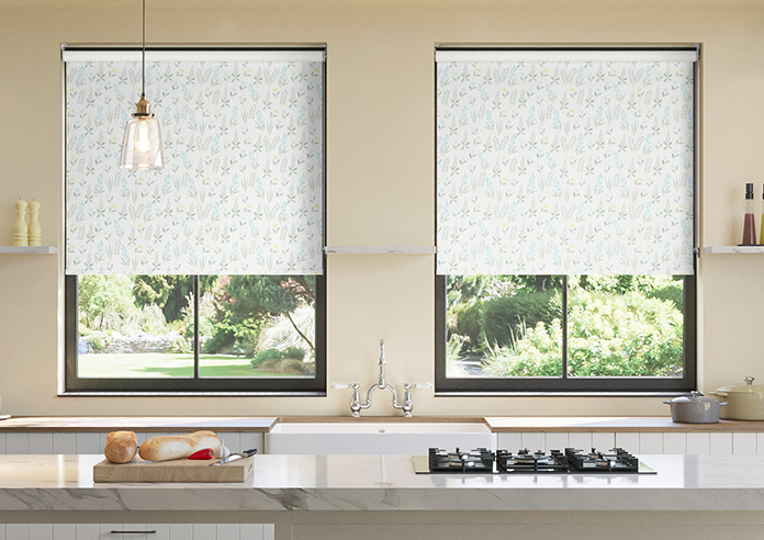 Woodland Phlox, Dew - Twist&Fit Roller Blind - Image 3